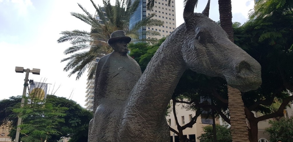 Dizengoff-statue Israel Independence Tour 